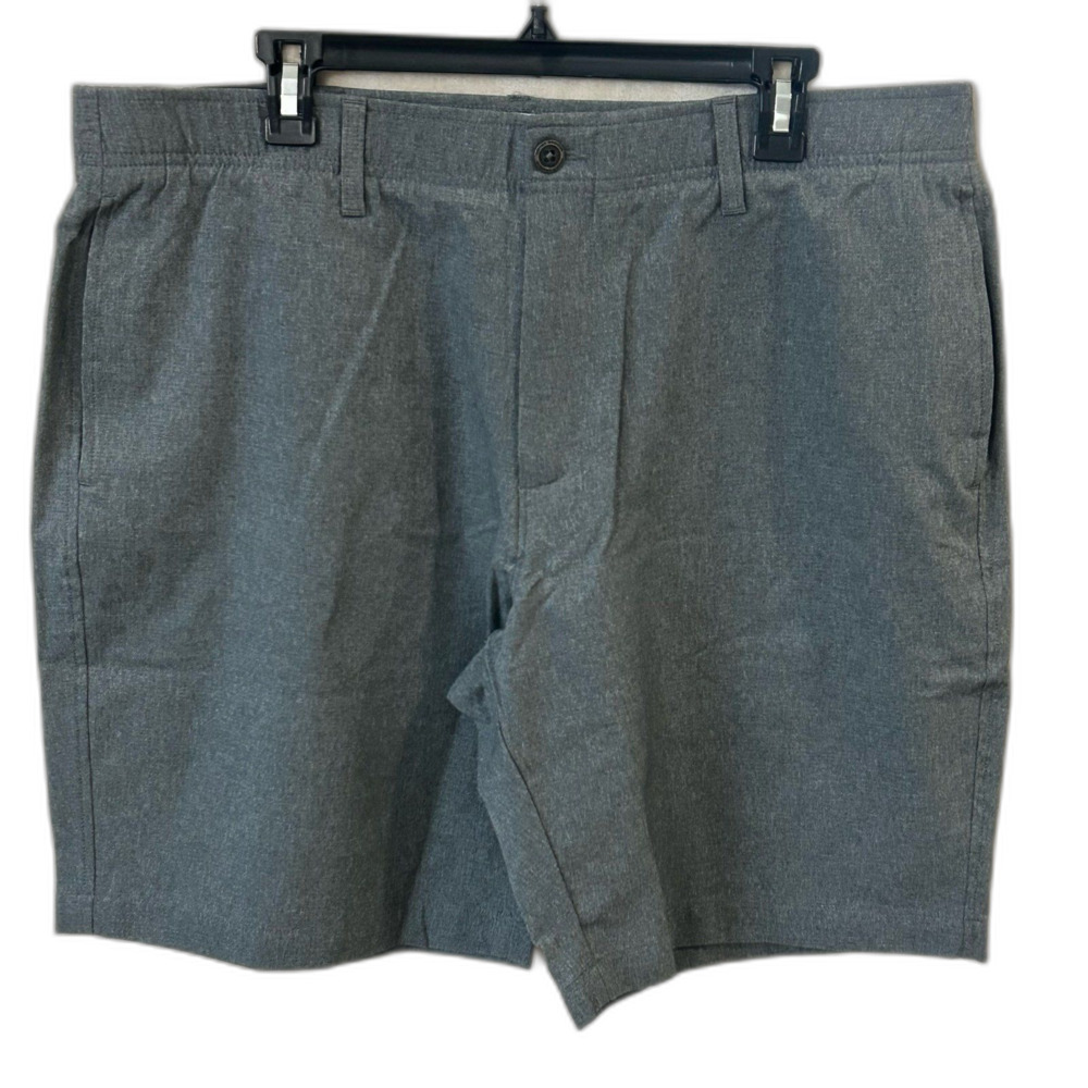 Under Armour Shorts Men’s Size 40 Color Gray Vented Golf Shorts NWT
